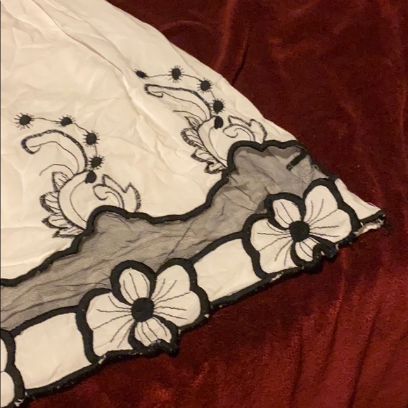 Sleeveless White Dress - Picture 3 of 5